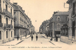 SAINT-NAZAIRE : Rue Villes-martin, A Droite La Banque De France - Tres Bon Etat - Bancos