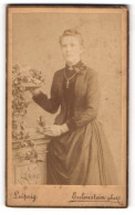 Fotografie Eulenstein, Leipzig, Christin Im Taillierten Kleid  - Anonymous Persons