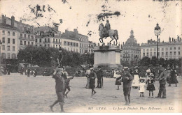 LYON - Le Jeu De Diabolo - Place Bellecour - Très Bon état - Other & Unclassified