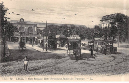 LYON - Gare Perrache - Hôtel Terminus Et Station Des Tramways - Très Bon état - Otros & Sin Clasificación