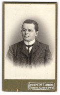 Fotografie E. Kregeloh, Mannheim, Junger Herr Im Karierten Anzug Mit Krawatte  - Anonyme Personen