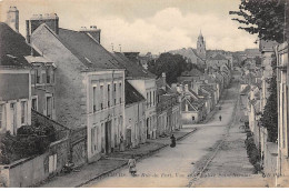 MAMERS - La Rue Du Fort - Vue Sur L'Eglise Saint Nicolas - état - Mamers