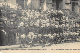 MUR-de-BARREZ : Colonie De Vacances Des Petits Parisiens Ecole Massillon Sortie De Messe - Tres Bon Etat - Autres & Non Classés