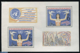 Czechoslovkia 1982 UNO Conference S/s, Mint NH, History - Nature - United Nations - Birds - Pigeons - Andere & Zonder Classificatie