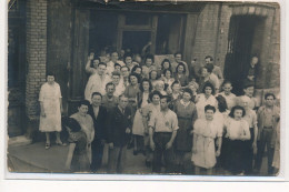 CARTE PHOTO A LOCALISER : Paris(?) Café, Personnages - Etat - Photos