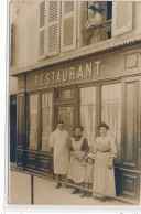 CARTE PHOTO A LOCALISER : Paris(?) Restaurant, Café, Personnages - Etat - Foto's