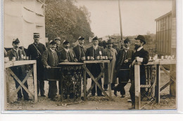 CARTE PHOTO A LOCALISER : Bourges(?) Militaires - Tres Bon Etat - Foto's