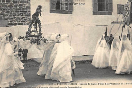 PERROS GUIREC : La Cote De Granit Rose : Groupe De Jeunes Filles à La Procession De La Fête Dieu - Très Bon état - Perros-Guirec