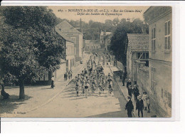 NOGENT LE ROI : Rue Du Chemin-Neuf, Défilé Des Sociétés De Gymnastique - Très Bon état - Nogent Le Roi