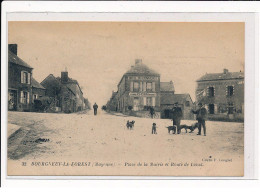 BOURGNEUF-LA-FOREST : Place De La Mairie Et Route De Laval - Très Bon état - Otros & Sin Clasificación