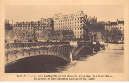 LYON - Le Pont Lafayette Et Les Grands Magasins Des Cordeliers - Très Bon état - Otros & Sin Clasificación