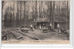 FOUGERES - Hutte De Sabotiers Dans La Forêt - Très Bon état - Fougeres