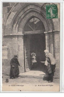 LE CANTAL PITTORESQUE : à La Porte De L'église - Très Bon état - Other & Unclassified