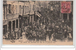 SENS : Concours De Pêche Du 17 Septembre 1906 - Le Défilé Des Sociétés Au Bas De La Grande Rue - Très Bon état - Autres & Non Classés