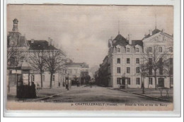 CHATELLERAULT : Hôtel De Ville Et Rue Du Berry - Très Bon état - Chatellerault