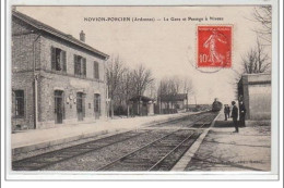 NOVION-PORCIEN : La Gare Et Passage à Niveau - TRAIN - Très Bon état - Autres & Non Classés