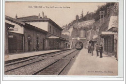 VIENNE : Vue Intérieure De La Gare - TRAIN - Très Bon état - Vienne