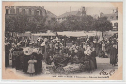 CONCARNEAU : Scène De Marché - L'attrait Des Chiffons - Très Bon état - Concarneau