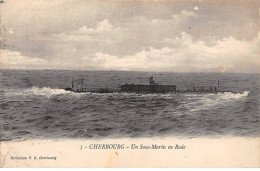 CHERBOURG - Un Sous Marin En Rade - Très Bon état - Cherbourg