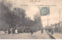 CHERBOURG - Rue De L'Abbaye - Retour De La Musique - Très Bon état - Cherbourg