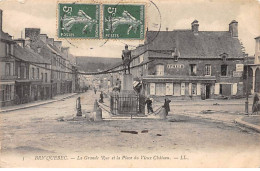 BRICQUEBEC - La Grande Rue Et La Place Du Vieux Château - Très Bon état - Bricquebec