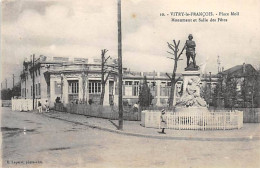 VITRY LE FRANCOIS - Place Moll - Monument Et Salle Des Fêtes - Très Bon état - Vitry-le-François