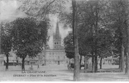 EPERNAY - Place De La République - Très Bon état - Epernay