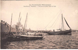 BARFLEUR - Barques De Pêche Dans Le Port - Très Bon état - Barfleur