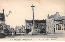 SAINT SAUVEUR LANDELIN - Place De L'Eglise - La Croix - Très Bon état - Saint Sauveur Le Vicomte