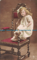 R113328 Old Postcard. Little Girl Sitting On The Chair. Rotary. RP - Monde