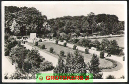 DEN HAAG Rosarium Met Monument Koningin Emma 1948 - Den Haag ('s-Gravenhage)