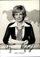 CPA Schauspielerin Dagmar Berghoff, Portrait, Autogramm, Tagesschau - Historical Famous People