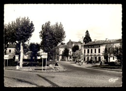 47 - MIRAMONT-DE-GUYENNE - SQUARE MARTIGNAC ET RUE VIGUERIE - HOTEL DE LA POSTE - POMPE A ESSENCE AZUR - Other & Unclassified