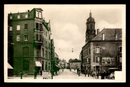 57 - HAYANGE - RUE DU MARECHAL FOCH ET L'EGLISE - AFFICHES DU CINEMA "ELDORADO" - Hayange