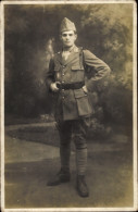 Photo CPA Französischer Soldat In Uniform, Schützenschnur, Regiment 10, Standportrait - Andere & Zonder Classificatie
