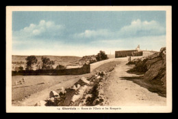 ALGERIE - SAHARA - GHARDAIA - ROUTE DE L'OASIS ET LES REMPARTS - Ghardaia