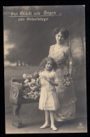 AK Glückwünsche Geburtstag: Mutter Und Tochter Mit Blumen, CUXHAVEN 15.5.1913 - Andere & Zonder Classificatie
