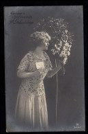 AK Glückwünsche Geburtstag: Frau Mit Umschlag Und Blumen, BIELEFELD 19.11.1912 - Otros & Sin Clasificación