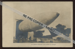 AVIATION - LE BALLON DIRIGEABLE SANTOS-DUMONT N°6 SORTANT DU HANGAR - Airships