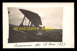 AVIATION - BIPLAN IMMATRICULE F-AJ M 9 AVEC PUBLICITE ESSENCE PEGASE - CARTE PHOTO ORIGINALE - ....-1914: Precursori