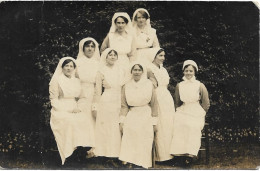Carte Photo. Infirmières Pendant La Guerre De 1914 ? - Personnages