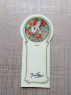 Marque-Pages  -  Book Mark      MUCHA    Août     Une Femme Dans Un Jardin   1995 - Marcapáginas