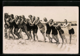 AK Frauen Und Männer In Bademode Am Strand  - Moda