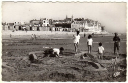 LE CROTOY  La Plage, La Caravelle Et Les Tourelles - Le Crotoy