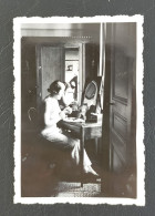 Photo Ancienne Femme Manucure Reflet Miroir - Pin-up