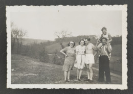 Photo Ancienne Couple Périgueux 1947 Homme En Short Torse Nu Muscle - Anonyme Personen