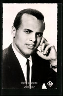 AK Musiker Harry Belafonte In Denkerpose, Film Heisse Erde  - Musique Et Musiciens