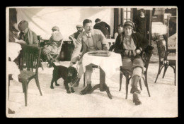 SUISSE - SAINT-MORITZ - EN TERRASSE - PHOTOGRAPHE HALL - CARTE PHOTO ORIGINALE - Sonstige & Ohne Zuordnung