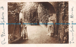 R115219 Old Postcard. Statues Arch Gateway. 1937 - Monde