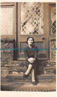 R115228 Old Postcard. Woman - Monde
